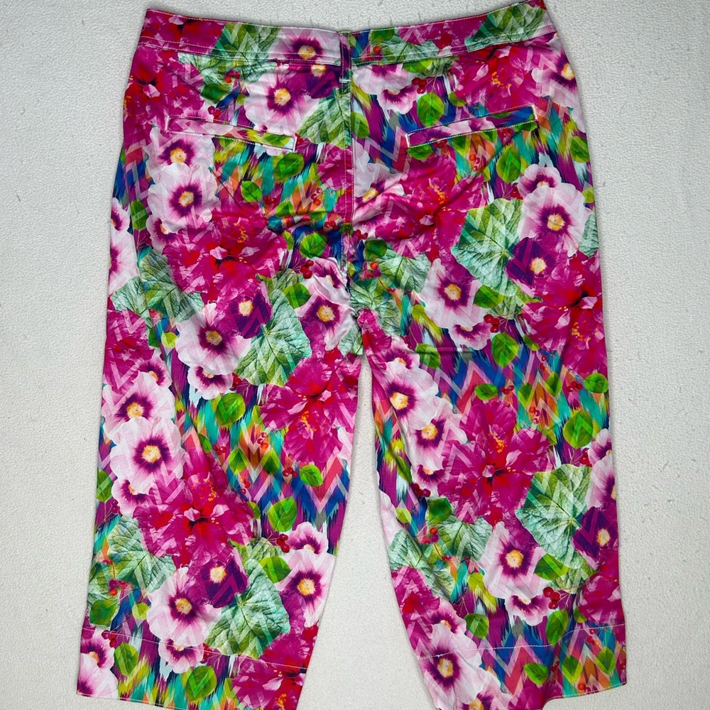 NWT Floral Print Pink Flower Capris, ladies medium #13761